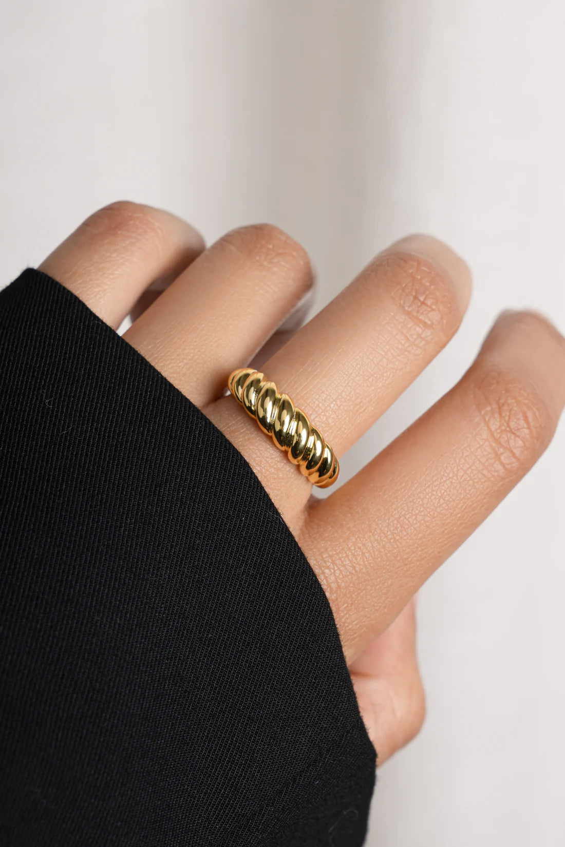 Alma Croissant Ring