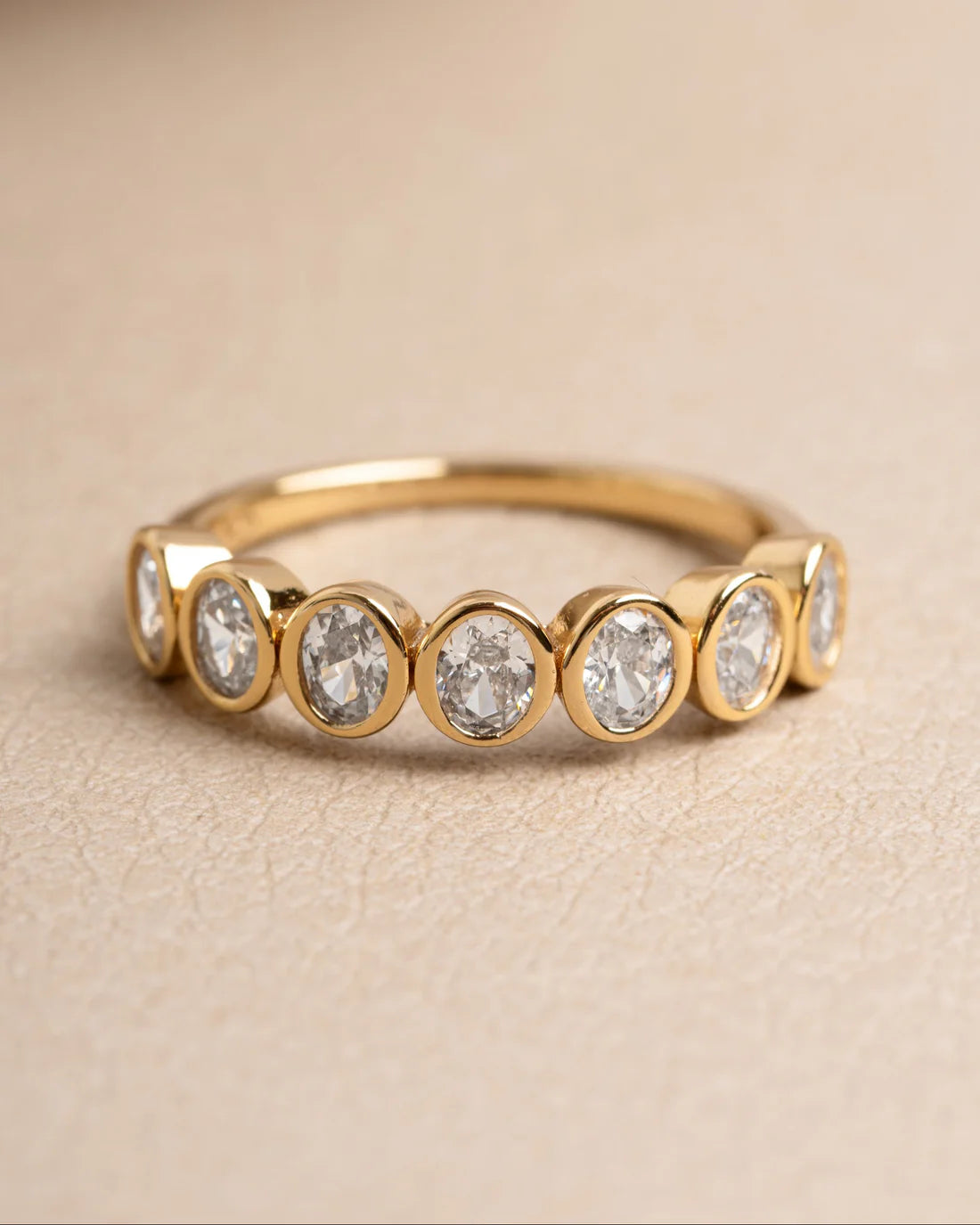 Etoile Oval Bezel Ring