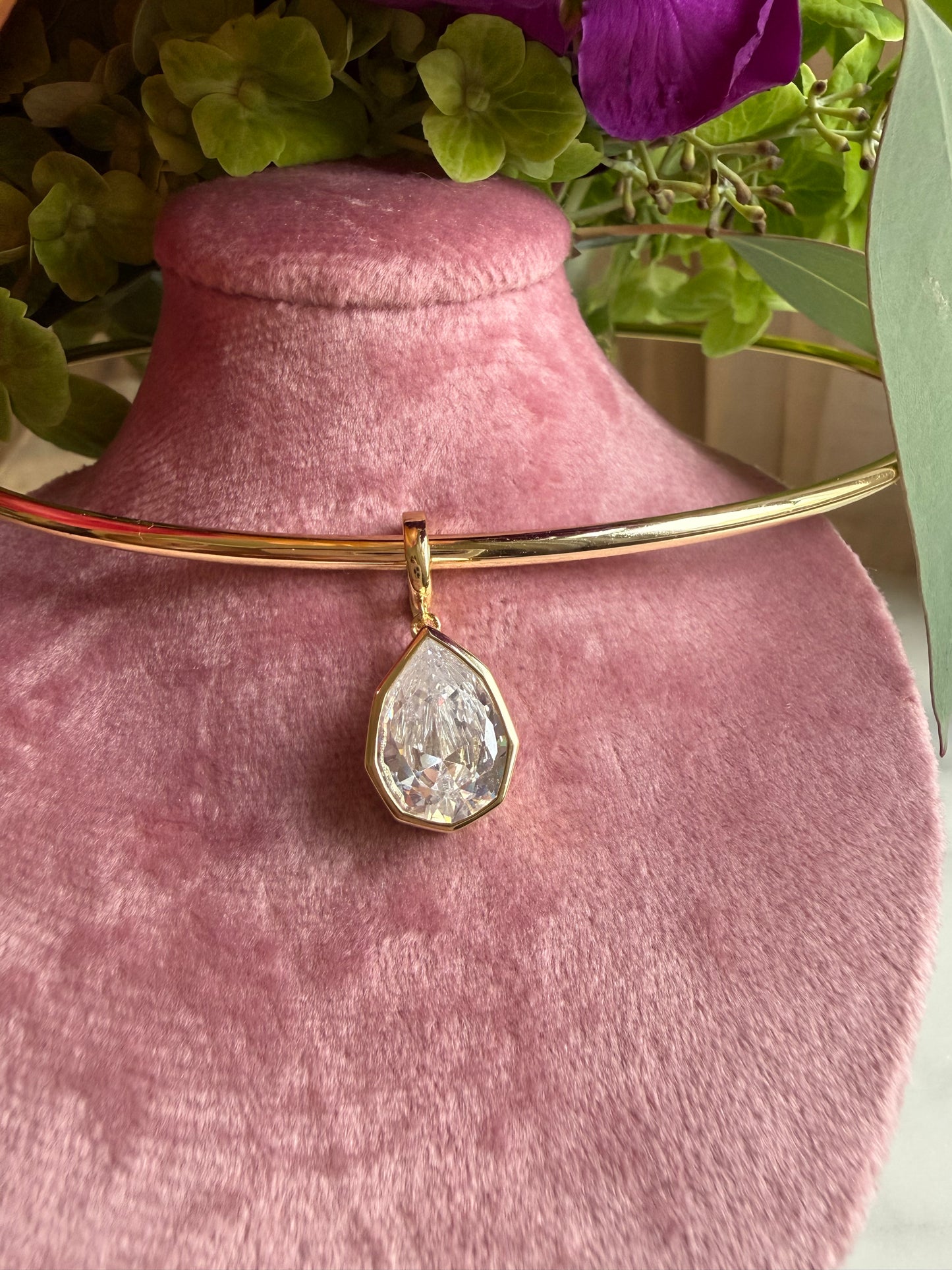 Flory Teardrop Pendant