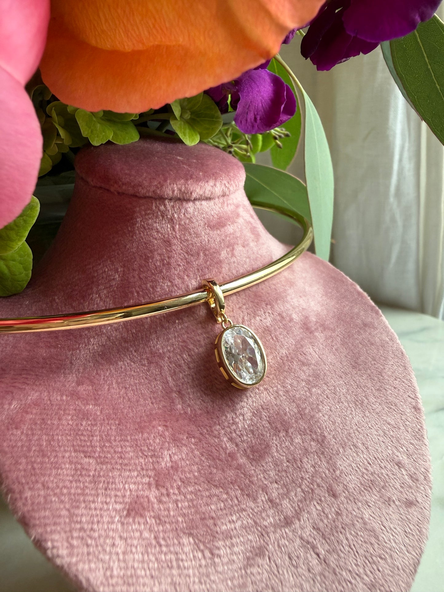 Yasel Vertical Bezel Oval Pendant