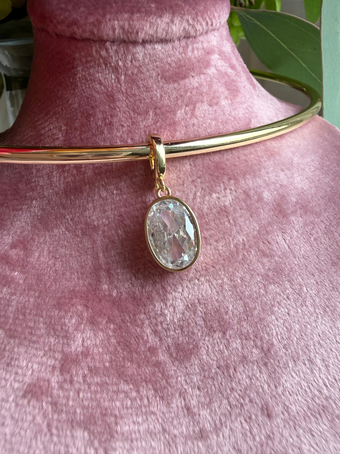 Yasel Vertical Bezel Oval Pendant