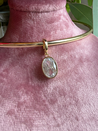 Yasel Vertical Bezel Oval Pendant