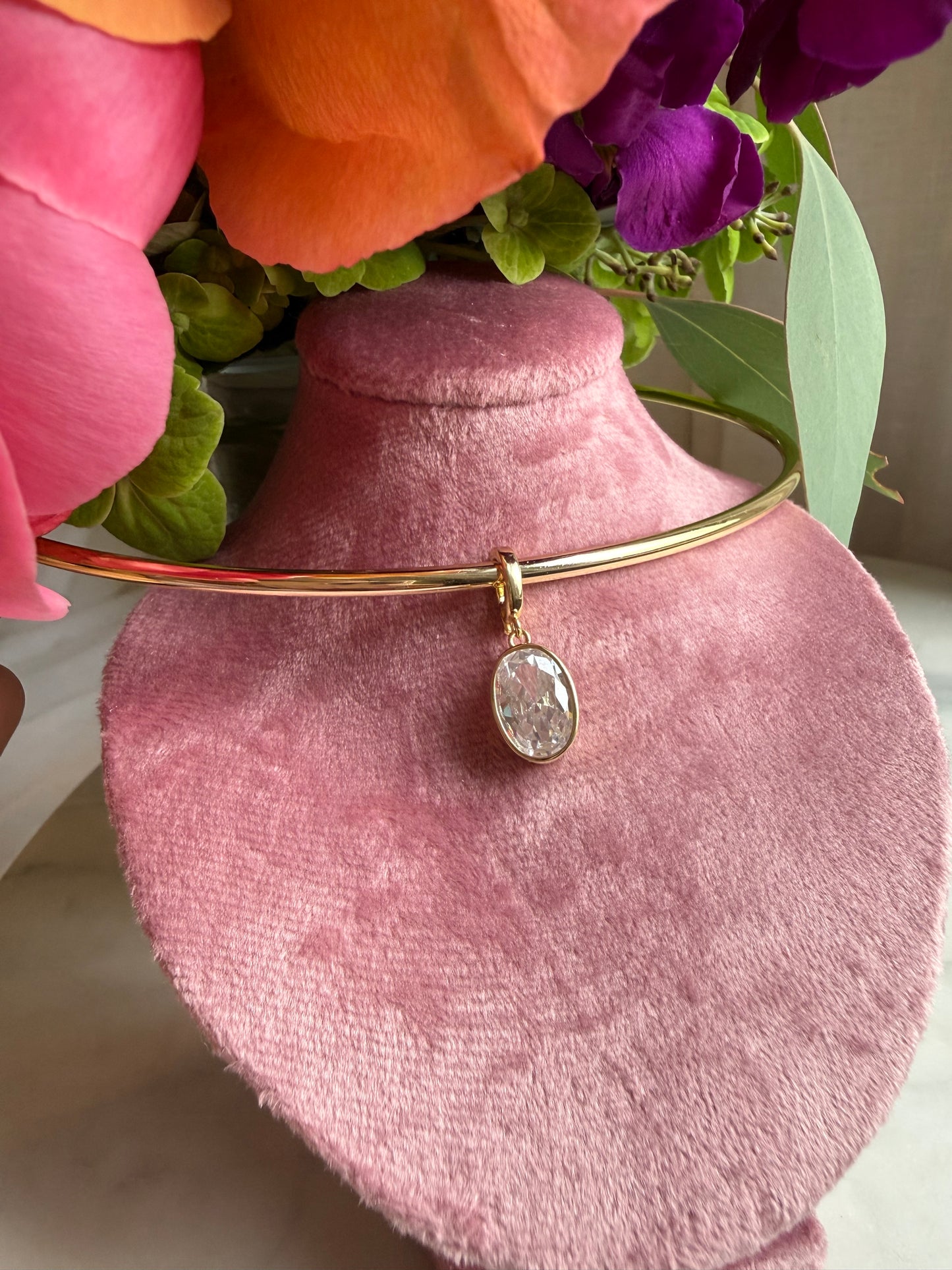Yasel Vertical Bezel Oval Pendant
